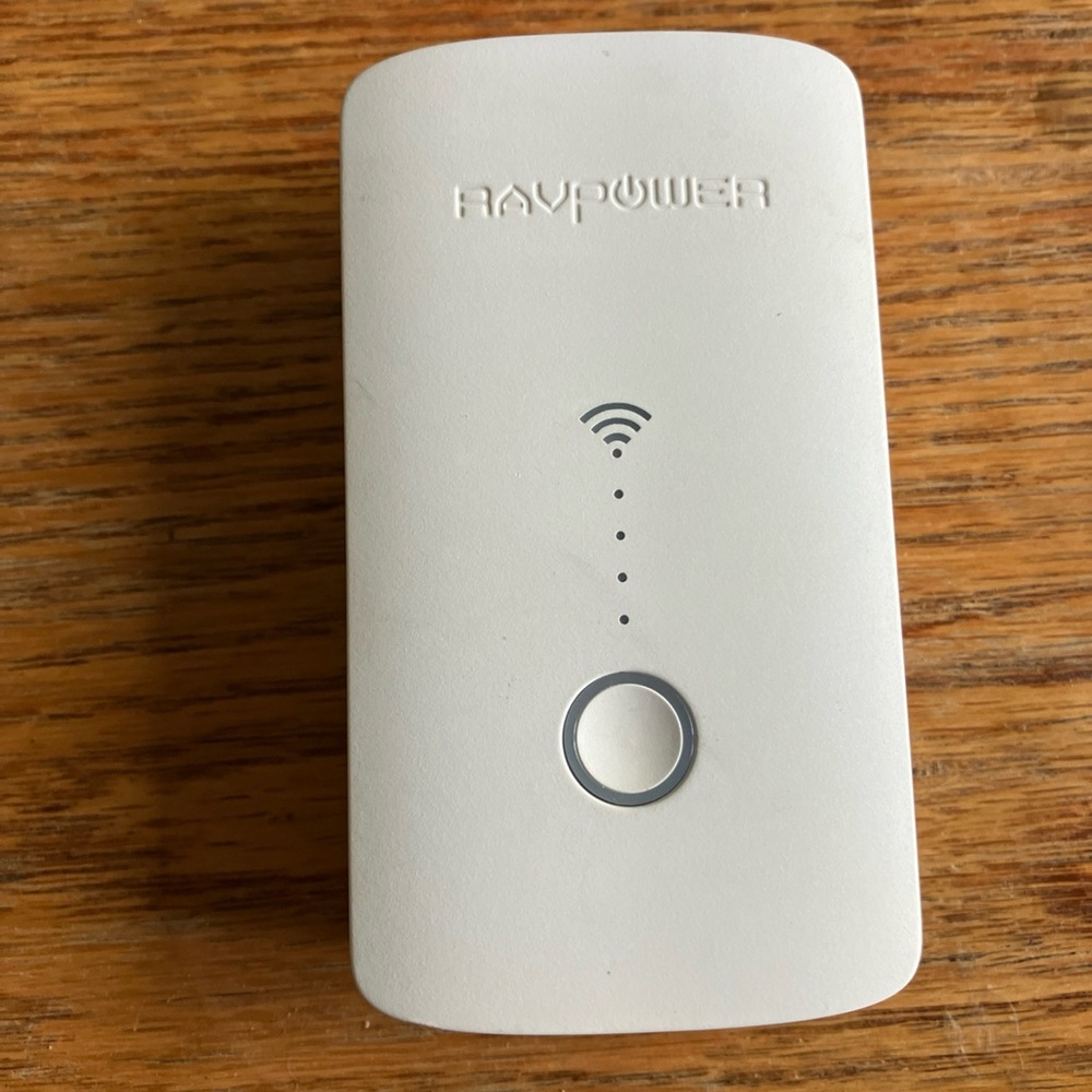 RAVPower FileHub, Travel Router AC750, Wireless SD Card
Reader - Picture 5 of 11